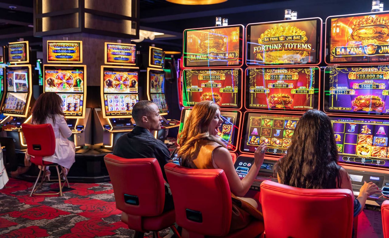 Studio dealer langsung abah138 dengan multiple camera angles untuk blackjack dan roulette
